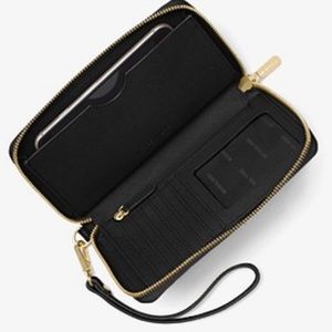 Michael Kors Jet Set Multi Function Phone Wallet